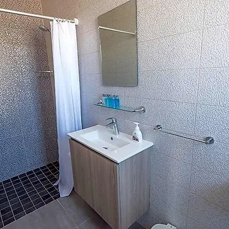 فندق Miramar, Luxury And New 5bdr With Pool 4*