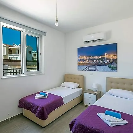 فندق Miramar, Luxury And New 5bdr With Pool 4*