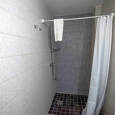 Miramar, Luxury And New 5bdr With Pool بروتاراس
