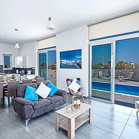 Miramar, Luxury And New 5bdr With Pool 4* بروتاراس